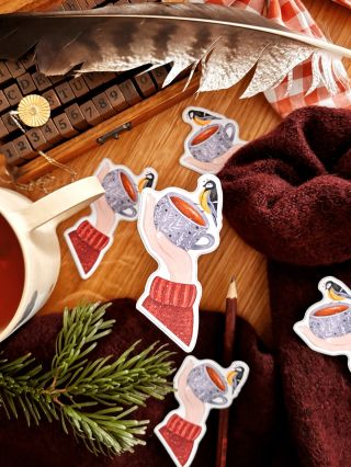 Ilustrace měsíce a příběh, který vypráví: Nic se nevyrovná doušku horkého čaje po dlouhé procházce. Takové, kdy vám mráz...